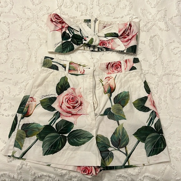 Dolce & Gabbana POPLIN TOP & SHORTS WITH TROPICAL ROSE Print ( IT 38) - Picture 3 of 7